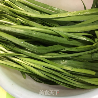 清炒韭菜的做法步骤：1
