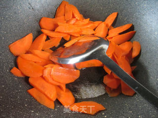胡萝卜炒五号菜的做法步骤：4