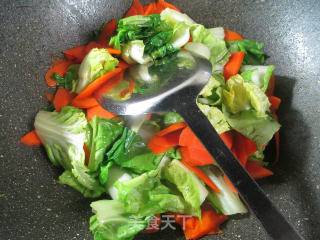 胡萝卜炒五号菜的做法步骤：7