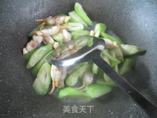 蛏子炒丝瓜的做法步骤：5
