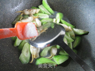 蛏子炒丝瓜的做法步骤：7