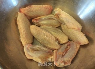 腐乳煎鸡翼的做法步骤：1