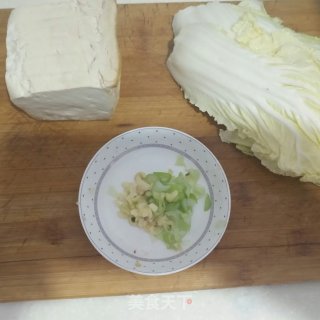 炒白菜豆腐的做法步骤：1