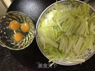 韭黄煎蛋的做法步骤：1