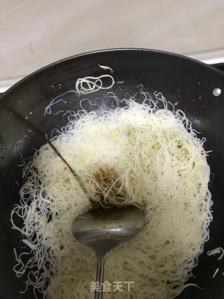 三丝炒米丝的做法步骤：5