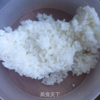 青椒蛋炒饭的做法步骤：1