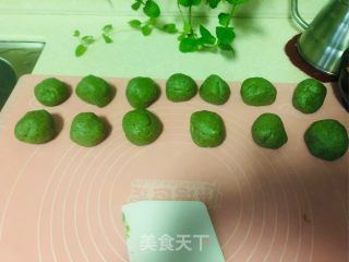 蛋黄肉松艾草果的做法步骤：17
