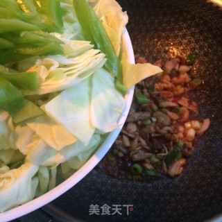 香辣肉丝炒包菜的做法步骤：8