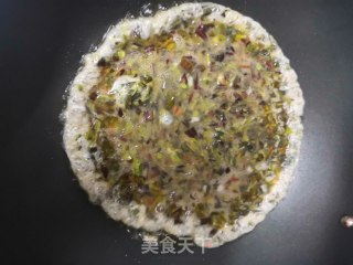 香椿煎鸡蛋的做法步骤：4