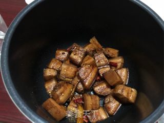 简易版红烧肉的做法步骤：5