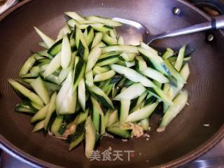 虾皮炒青瓜的做法步骤：8