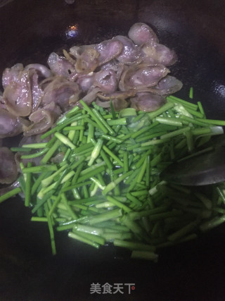 蒜苔炒腊肠的做法步骤：3