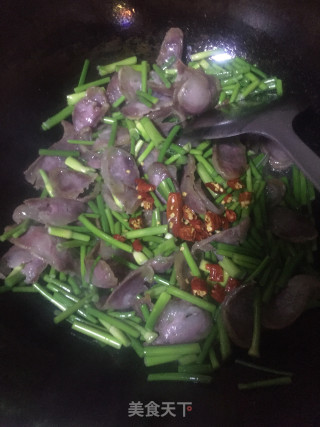 蒜苔炒腊肠的做法步骤：4