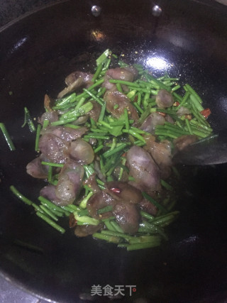 蒜苔炒腊肠的做法步骤：5