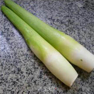 芽菜肉末炒茭白的做法步骤：1