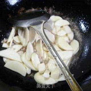 芽菜肉末炒茭白的做法步骤：7