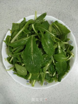 小白菜炒滑子蘑的做法步骤：2