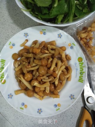 小白菜炒滑子蘑的做法步骤：3