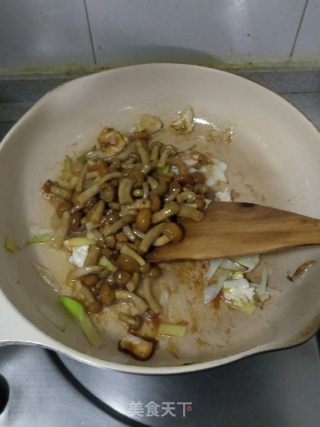 小白菜炒滑子蘑的做法步骤：10