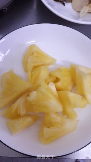 菠萝烧排骨的做法步骤：4