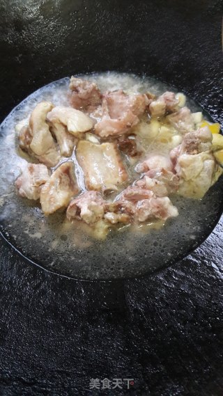 排骨煮蕨菜的做法步骤：5