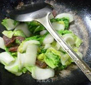麻辣香肠炒五号菜的做法步骤：8
