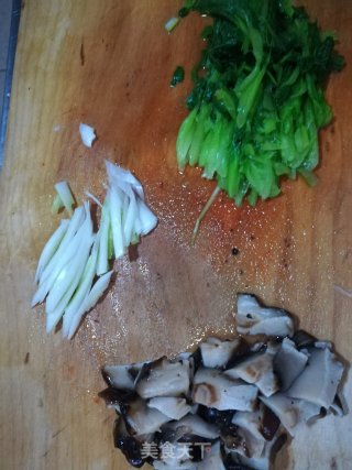 香菇青菜的做法步骤：2