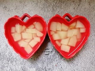 冰糖蜂蜜炖雪梨的做法步骤：5