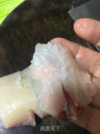 一鱼两食丝瓜鱼片汤的做法步骤：2