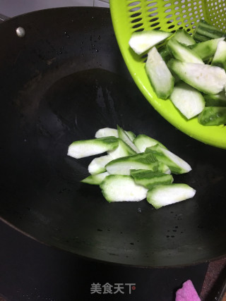 一鱼两食丝瓜鱼片汤的做法步骤：9
