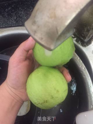 蓝莓粉捞番石榴的做法步骤：1