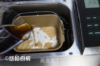 红糖黑啤酒面包的做法步骤：2