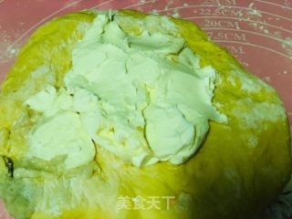 芝“芯”榴芒虾仁披萨的做法步骤：7