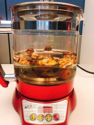核桃桂圆茶的做法步骤：2