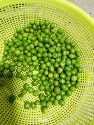 “下酒菜”腊肠炒三丁的做法步骤：2