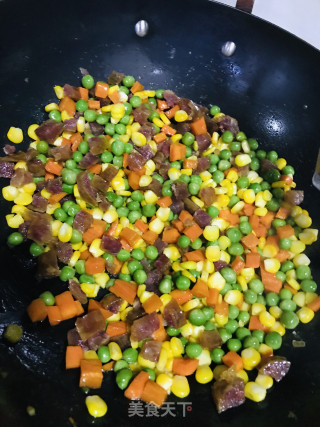 “下酒菜”腊肠炒三丁的做法步骤：5