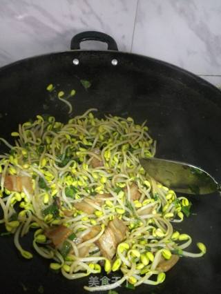 苦刺心炒黄豆芽的做法步骤：5