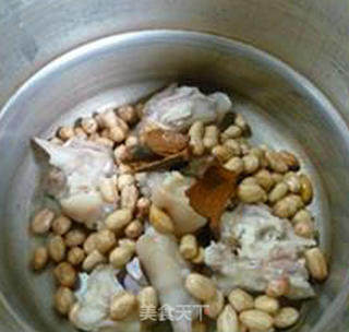 花生米烧猪蹄的做法步骤：6