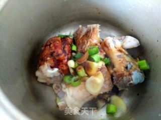 大骨头炖藕的做法步骤：5