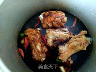 大骨头炖藕的做法步骤：7