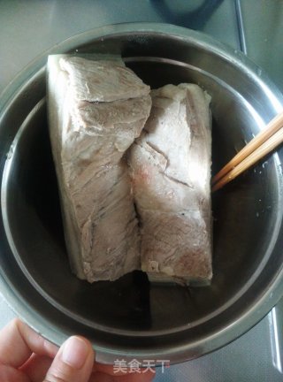 梅菜扣肉的做法步骤：1