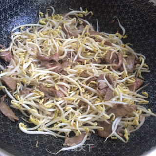 牛肉炒河粉的做法步骤：5