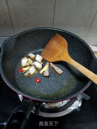 腊肉炒芥菜心的做法步骤：2