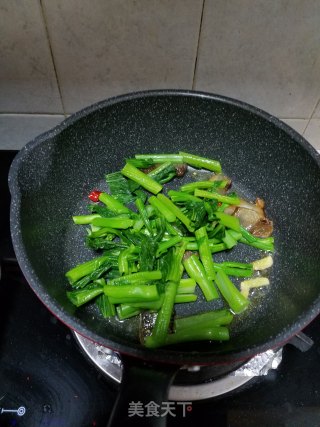 腊肉炒芥菜心的做法步骤：3