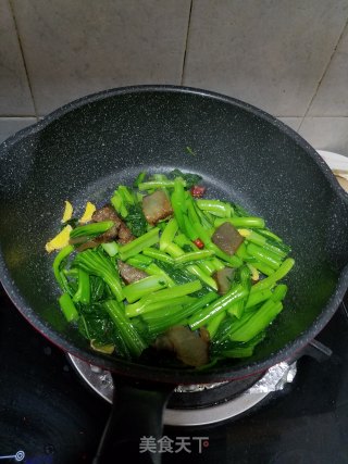 腊肉炒芥菜心的做法步骤：4
