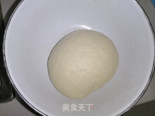 二合面葡萄干红枣卷的做法步骤：4