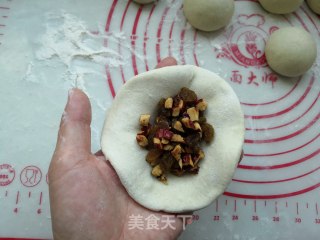 二合面葡萄干红枣卷的做法步骤：9