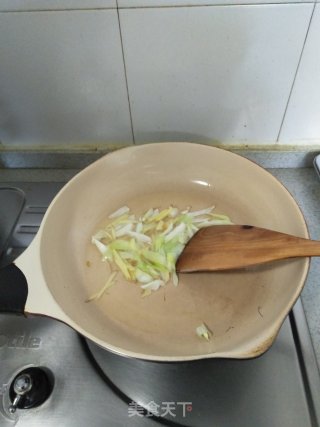 春笋炒木耳的做法步骤：7