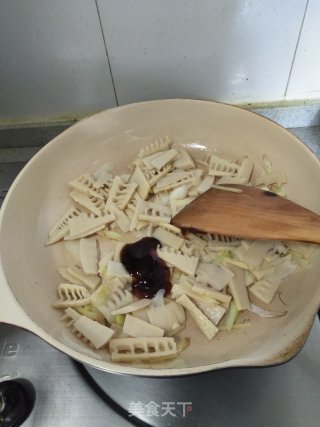 春笋炒木耳的做法步骤：9