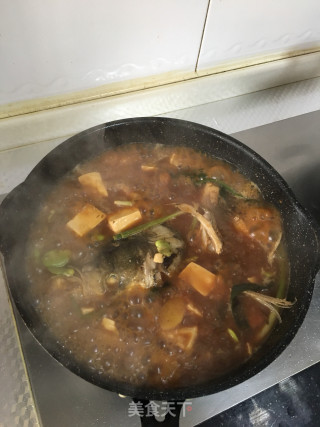 蚕豆瓣豆腐烧鱼头的做法步骤：8